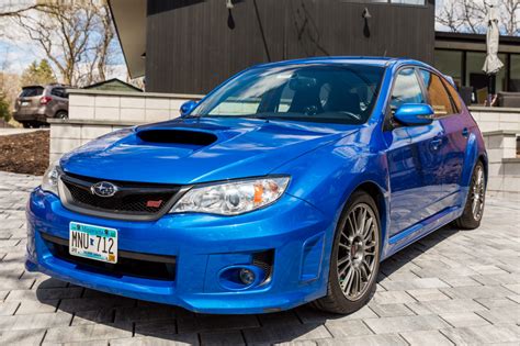  A monster turbo 2.5-liter, 4-cylinder DOHC Boxer engine makes 293-hp in the 2006 WRX STi. This is mated to a 6-speed manual transmission. Changes this year are a more refined 41/59 torque distribution and a new mechanical limited slip differential in place of the previous hydraulic one. 